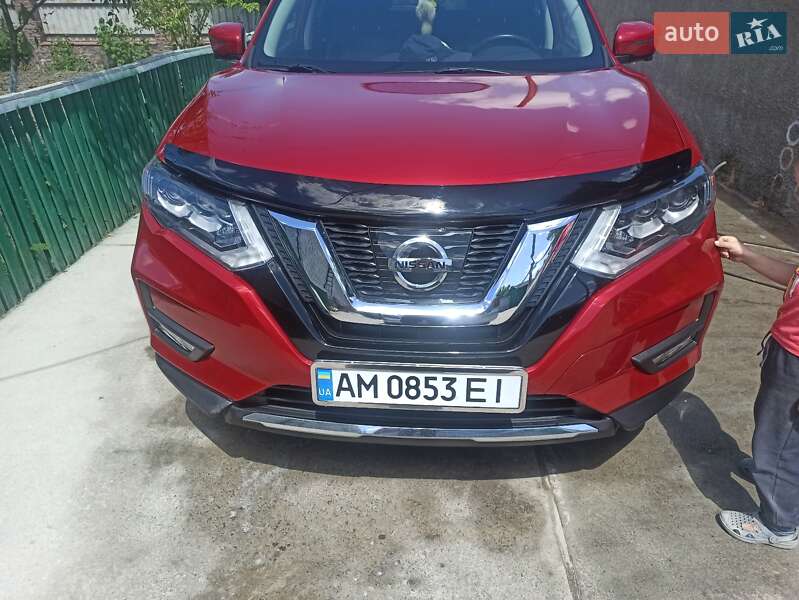 Внедорожник / Кроссовер Nissan Rogue 2017 в Романове
