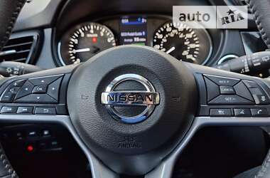Внедорожник / Кроссовер Nissan Rogue 2018 в 