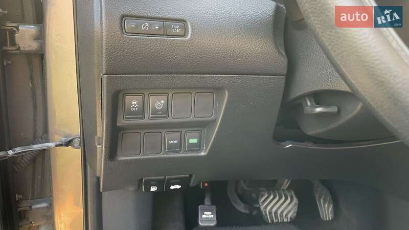 Позашляховик / Кросовер Nissan Rogue 2017 в Петровому