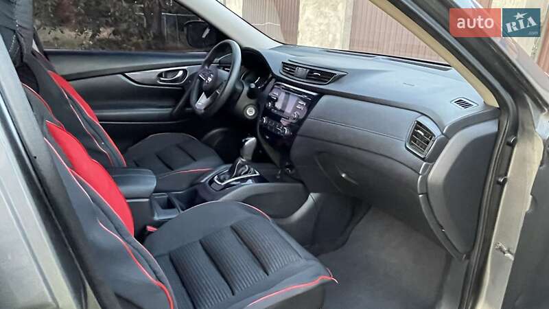 Позашляховик / Кросовер Nissan Rogue 2017 в Петровому