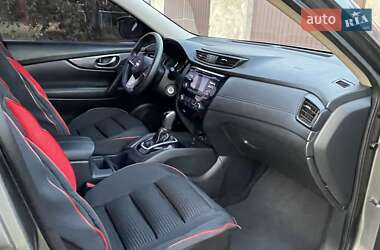 Позашляховик / Кросовер Nissan Rogue 2017 в 