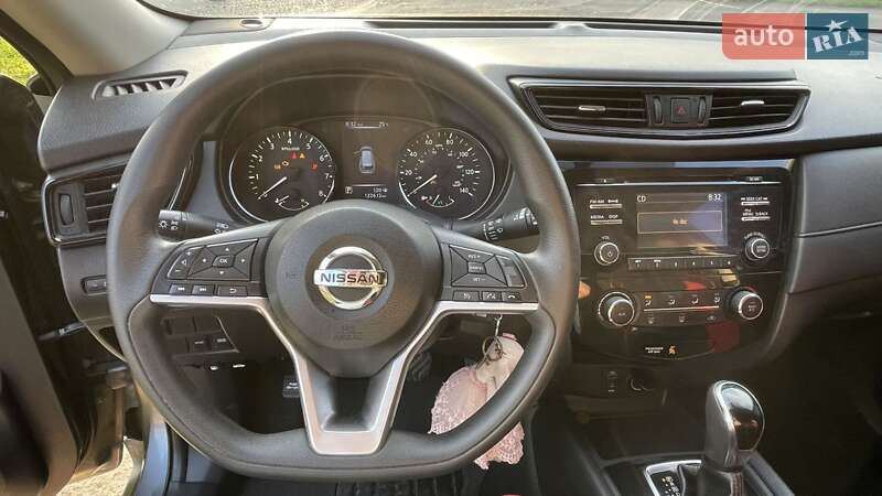 Позашляховик / Кросовер Nissan Rogue 2017 в Петровому