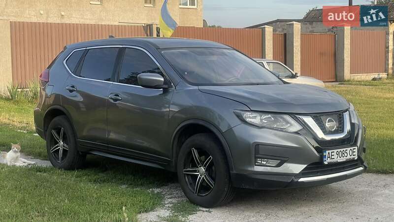 Позашляховик / Кросовер Nissan Rogue 2017 в Петровому