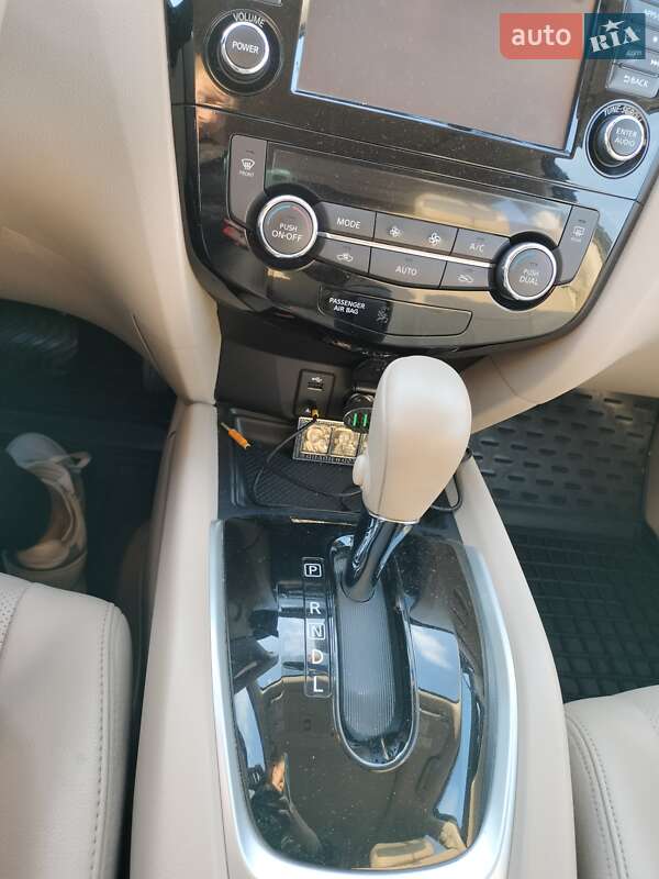 Внедорожник / Кроссовер Nissan Rogue 2015 в Одессе