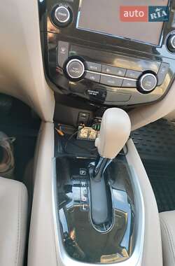Внедорожник / Кроссовер Nissan Rogue 2015 в 