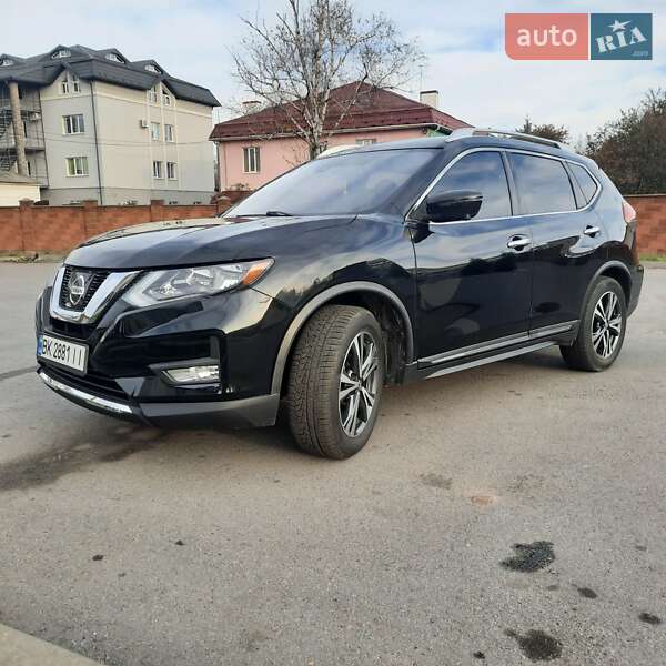 Позашляховик / Кросовер Nissan Rogue 2017 в Рівному