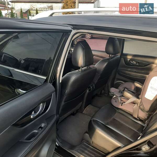 Позашляховик / Кросовер Nissan Rogue 2017 в Рівному