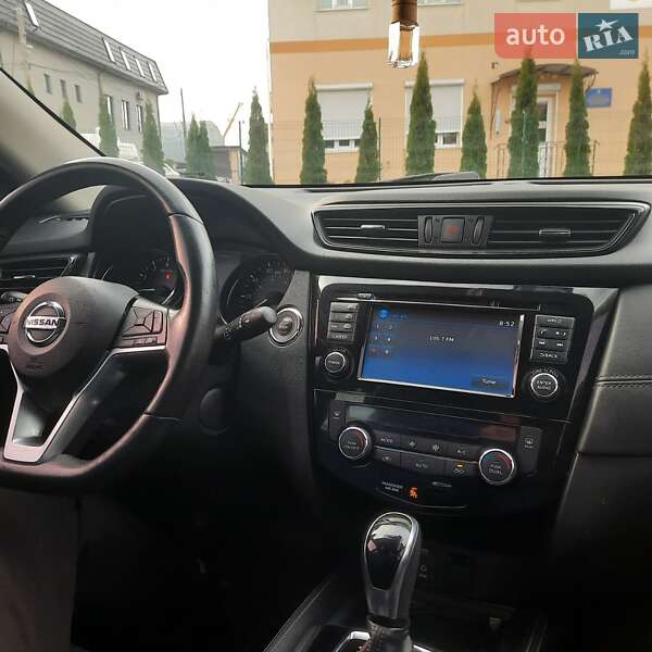 Позашляховик / Кросовер Nissan Rogue 2017 в Рівному