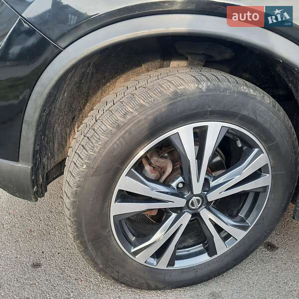 Позашляховик / Кросовер Nissan Rogue 2017 в Рівному