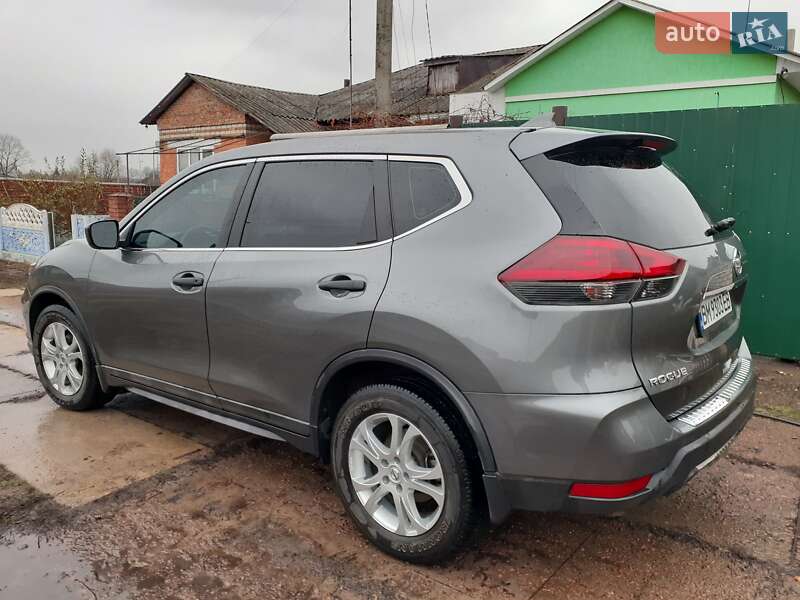 Внедорожник / Кроссовер Nissan Rogue 2018 в Глухове