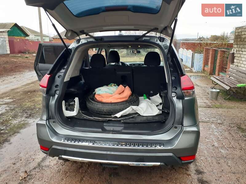 Внедорожник / Кроссовер Nissan Rogue 2018 в Глухове