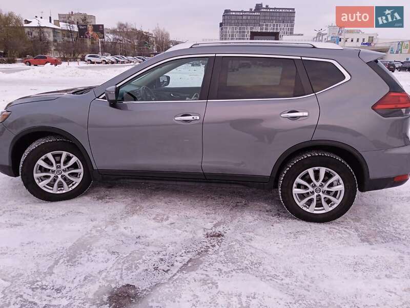 Внедорожник / Кроссовер Nissan Rogue 2016 в Житомире