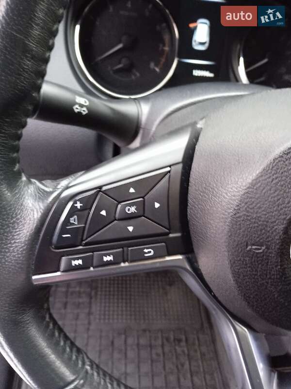 Внедорожник / Кроссовер Nissan Rogue 2016 в Житомире