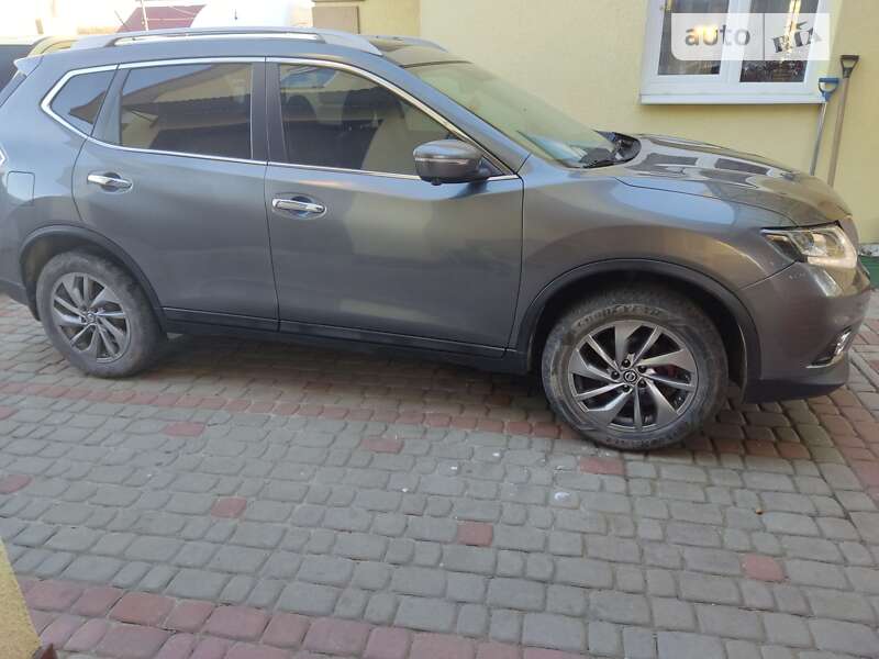 Внедорожник / Кроссовер Nissan Rogue 2014 в Дрогобыче