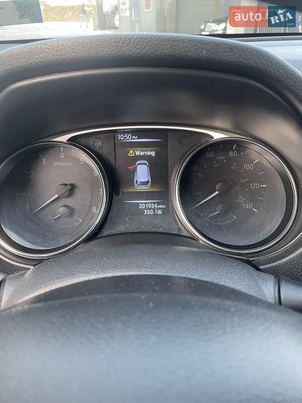 Позашляховик / Кросовер Nissan Rogue 2014 в Ратному