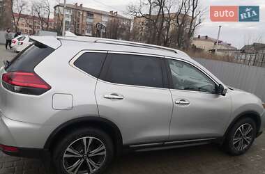 Внедорожник / Кроссовер Nissan Rogue 2017 в 