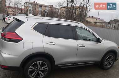 Внедорожник / Кроссовер Nissan Rogue 2017 в Староконстантинове