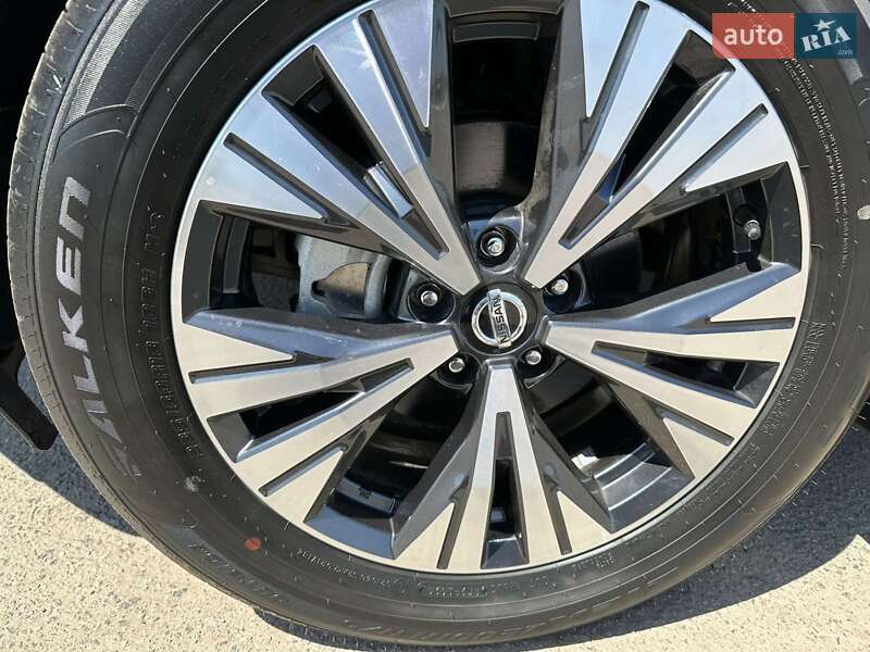Позашляховик / Кросовер Nissan Rogue 2021 в Ізмаїлі