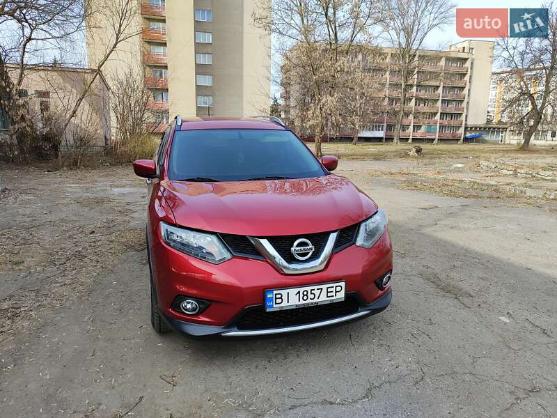 Внедорожник / Кроссовер Nissan Rogue 2016 в Полтаве