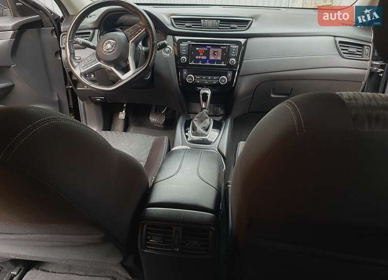 Позашляховик / Кросовер Nissan Rogue 2018 в Львові