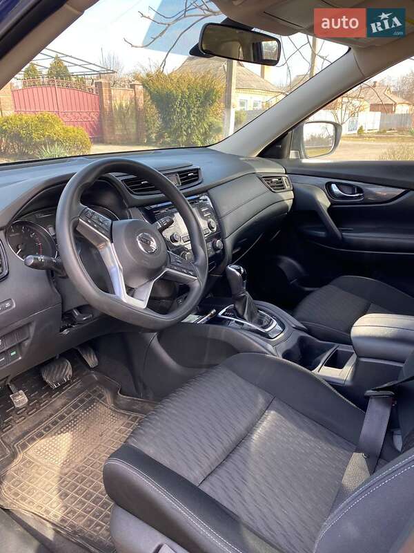 Внедорожник / Кроссовер Nissan Rogue 2017 в Кривом Роге