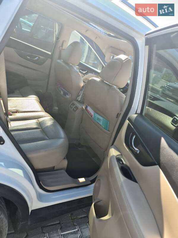 Внедорожник / Кроссовер Nissan Rogue 2014 в Черновцах