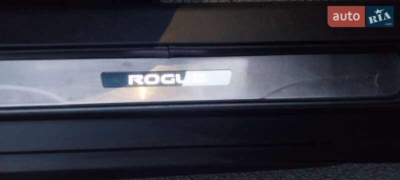 Позашляховик / Кросовер Nissan Rogue 2017 в Томашполі