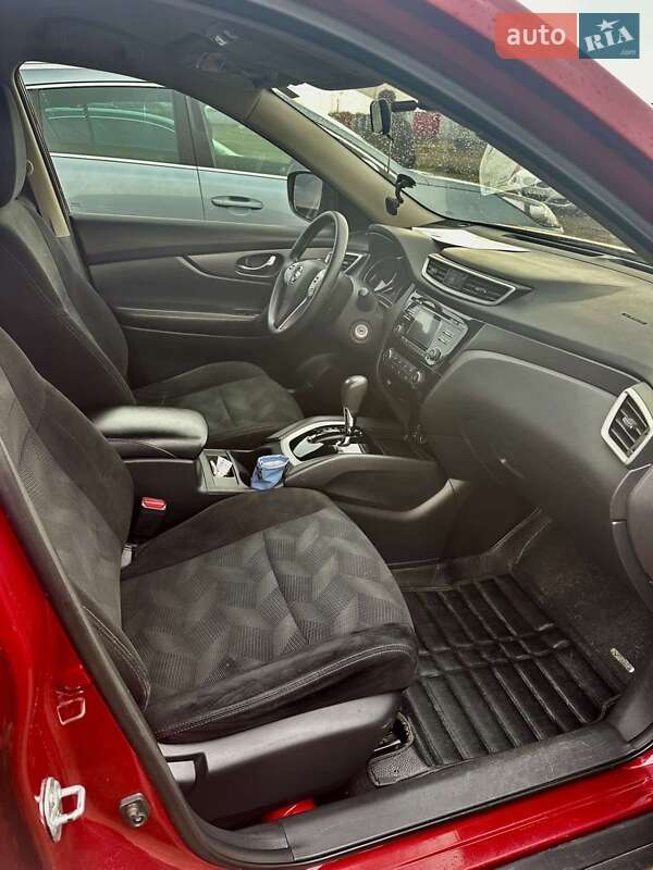 Позашляховик / Кросовер Nissan Rogue 2016 в Львові