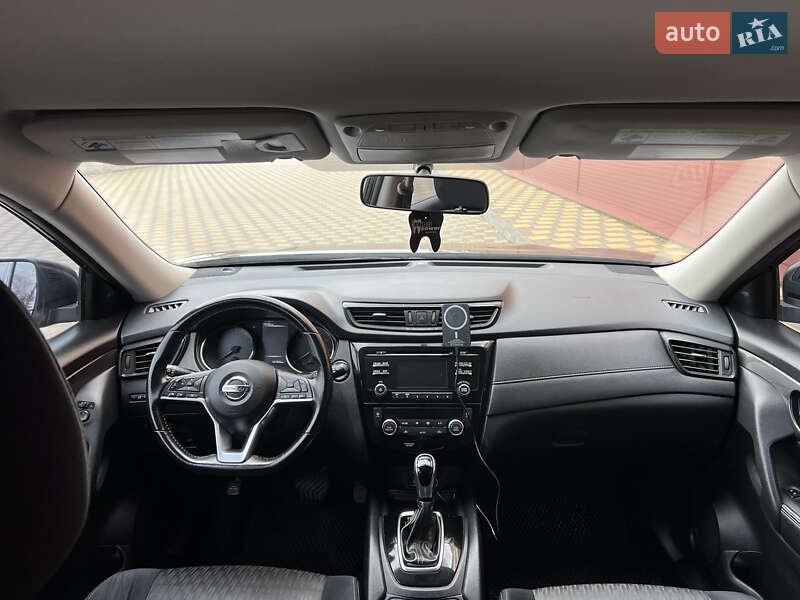 Позашляховик / Кросовер Nissan Rogue 2017 в Гайсину