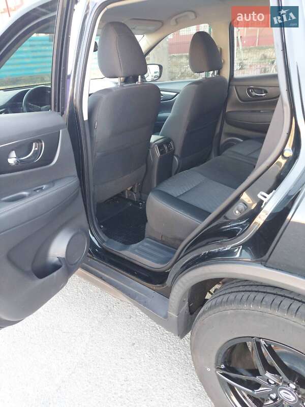 Внедорожник / Кроссовер Nissan Rogue 2017 в Запорожье