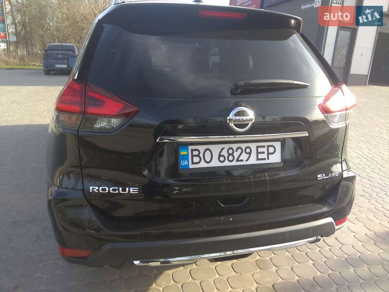 Внедорожник / Кроссовер Nissan Rogue 2017 в Виннице