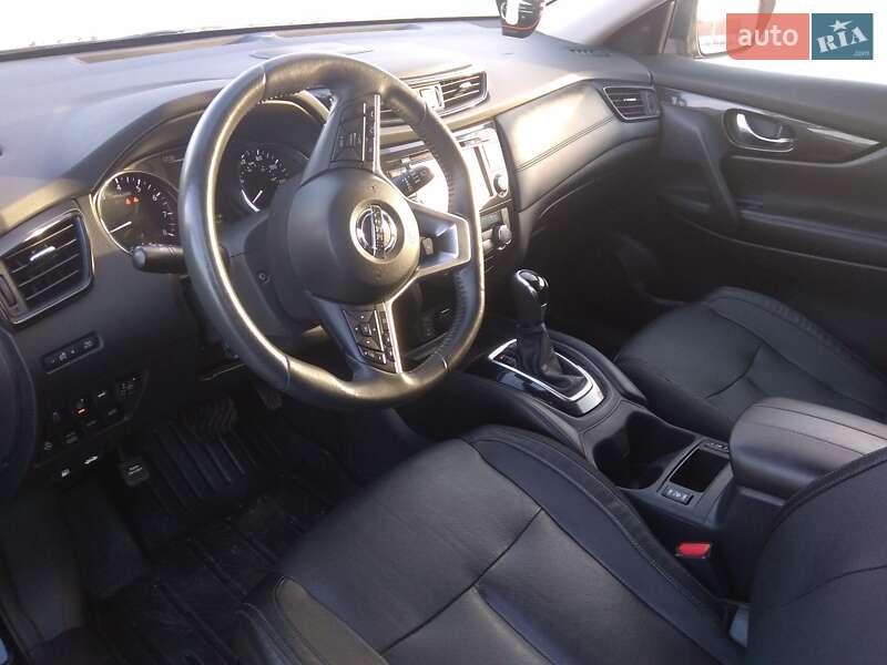 Внедорожник / Кроссовер Nissan Rogue 2017 в Виннице