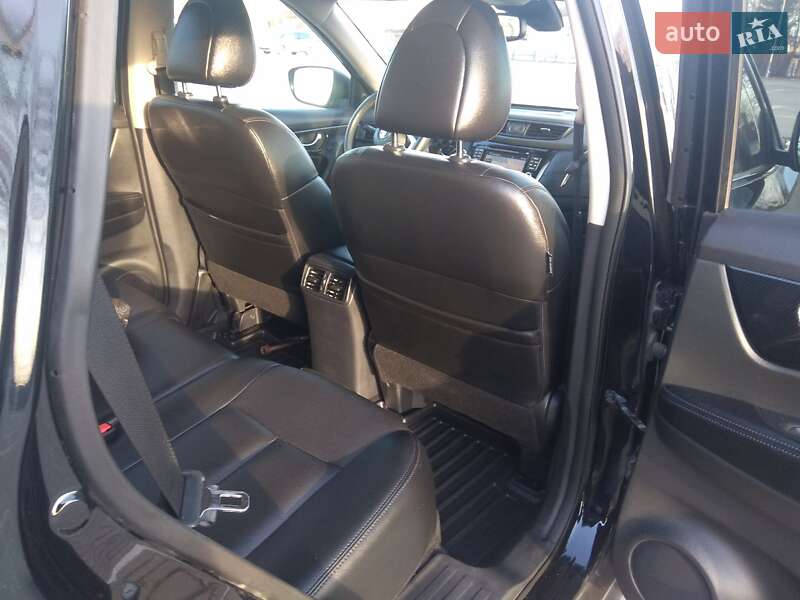 Внедорожник / Кроссовер Nissan Rogue 2017 в Виннице