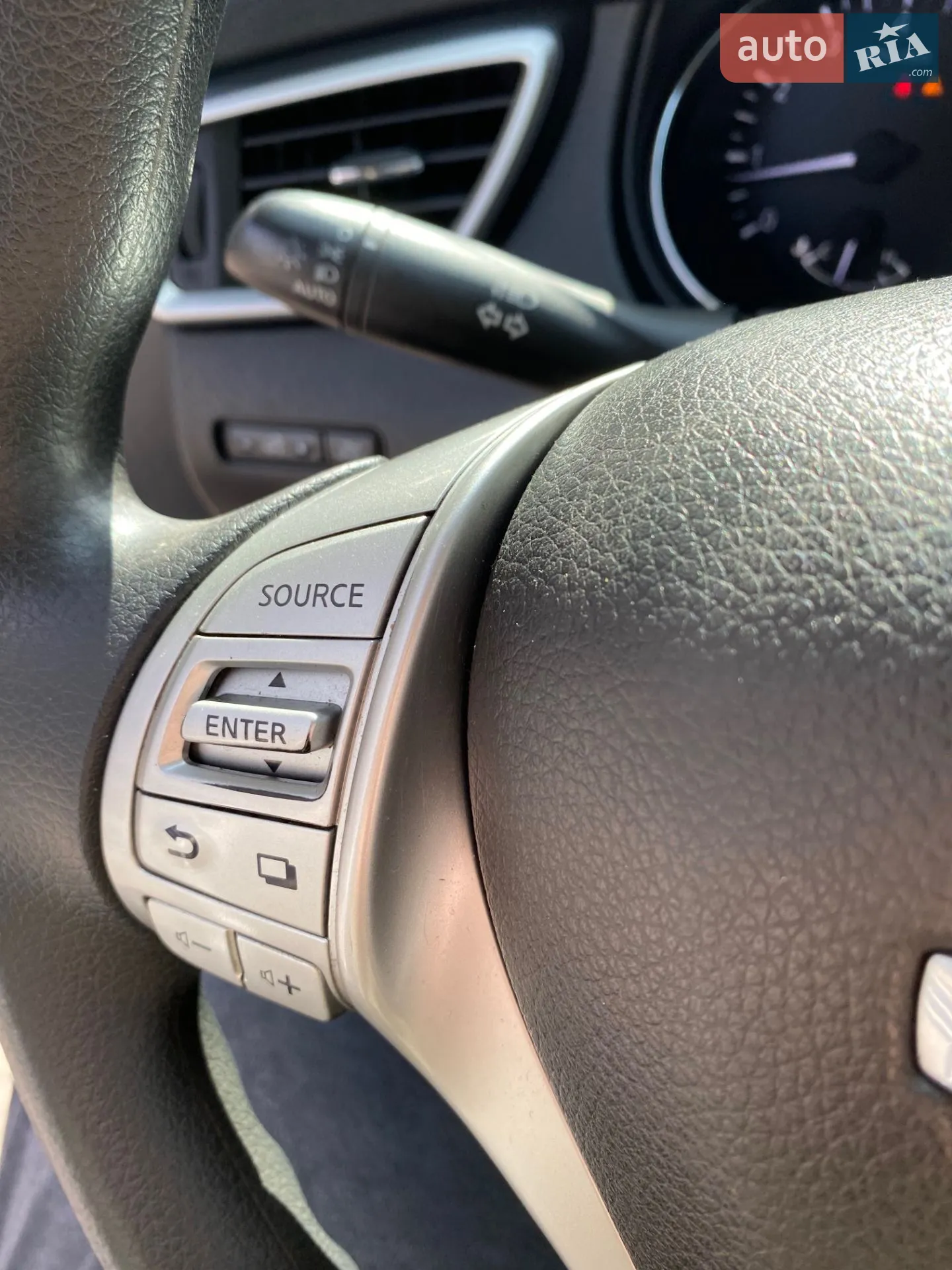 2016 Nissan Rogue - мініатюра 28