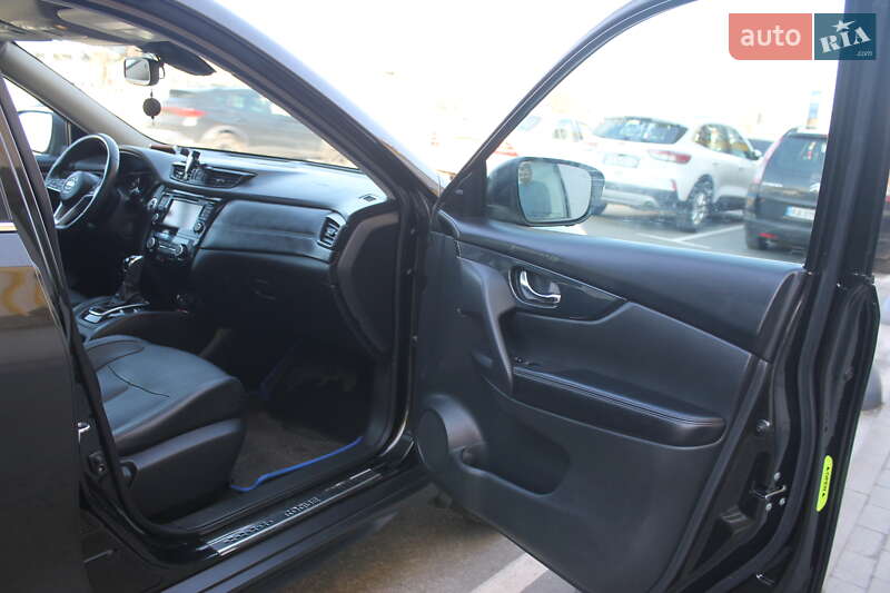 Позашляховик / Кросовер Nissan Rogue 2017 в Києві