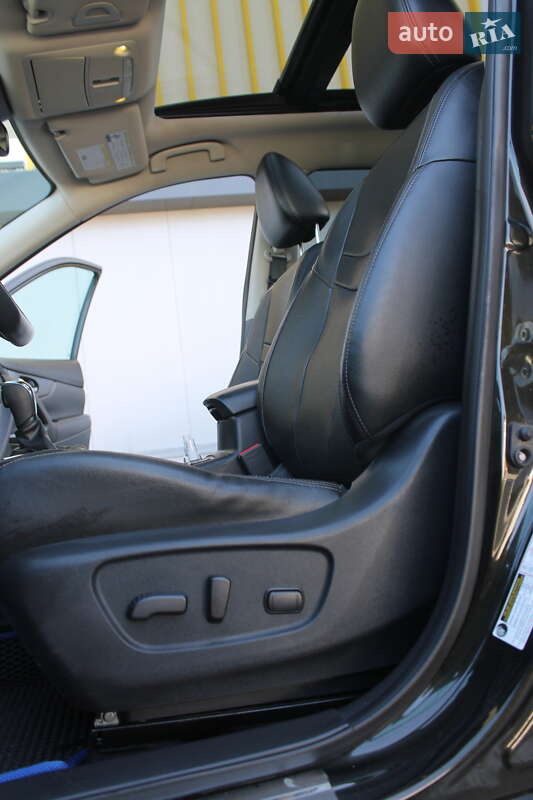 Позашляховик / Кросовер Nissan Rogue 2017 в Києві