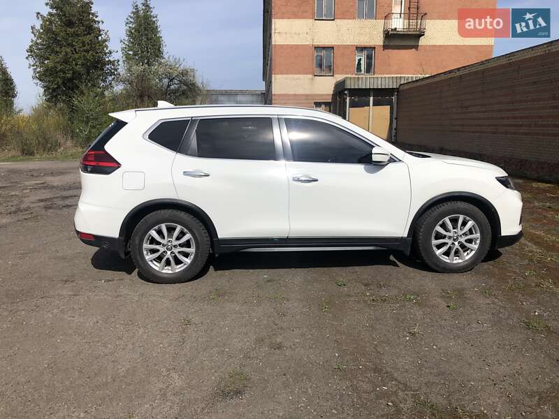 Позашляховик / Кросовер Nissan Rogue 2017 в Сокалі