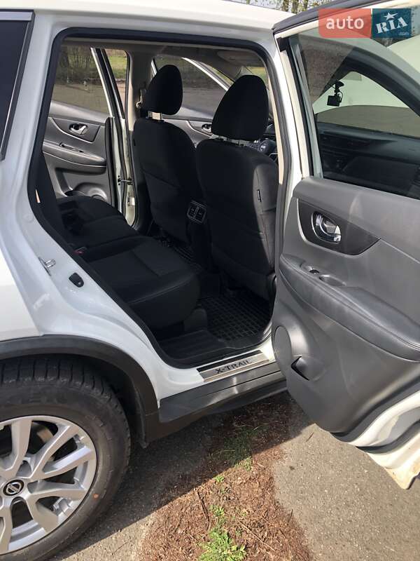 Позашляховик / Кросовер Nissan Rogue 2017 в Сокалі