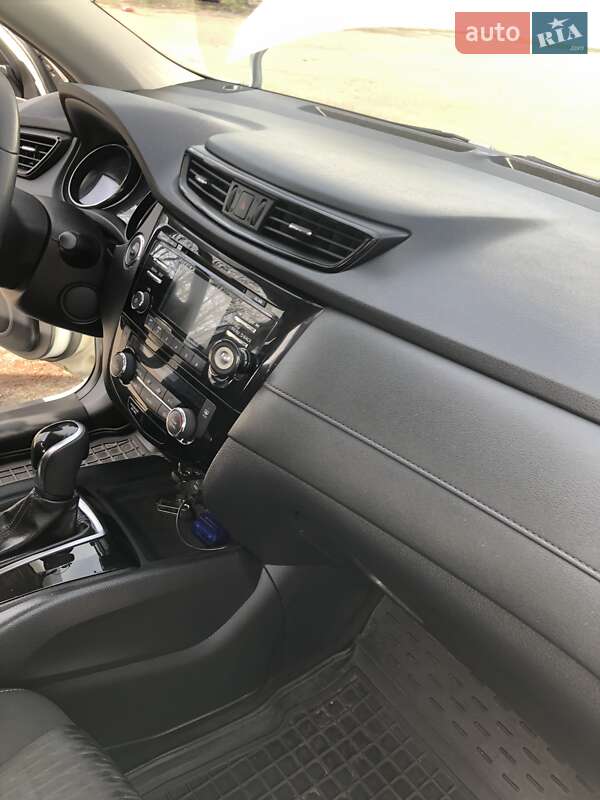 Позашляховик / Кросовер Nissan Rogue 2017 в Сокалі