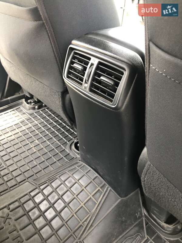 Позашляховик / Кросовер Nissan Rogue 2017 в Сокалі