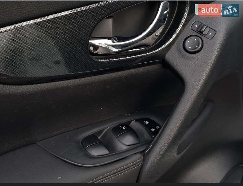 Позашляховик / Кросовер Nissan Rogue 2015 в Миколаєві