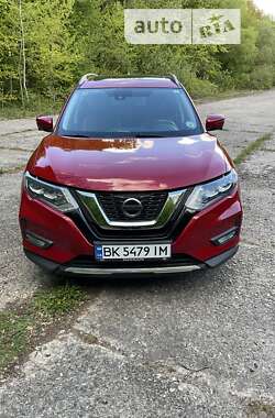 Внедорожник / Кроссовер Nissan Rogue 2017 в Остроге