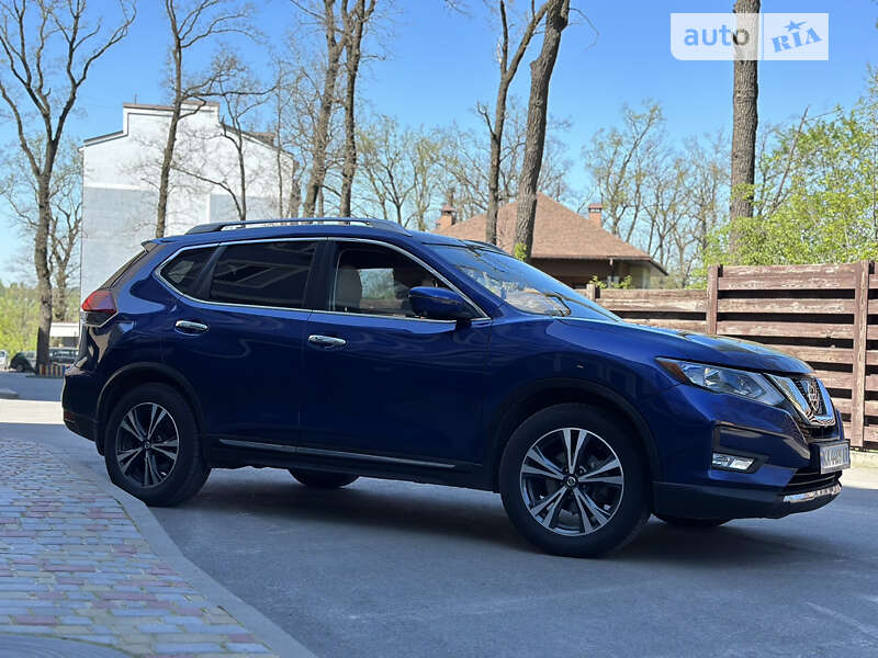 Внедорожник / Кроссовер Nissan Rogue 2017 в Ирпене