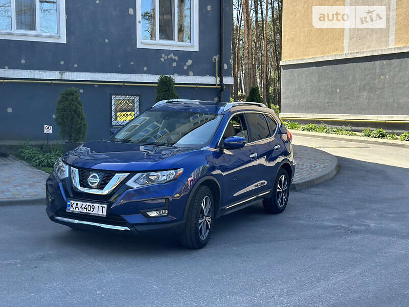 Внедорожник / Кроссовер Nissan Rogue 2017 в Ирпене
