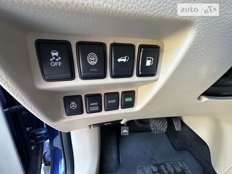 Внедорожник / Кроссовер Nissan Rogue 2017 в Ирпене