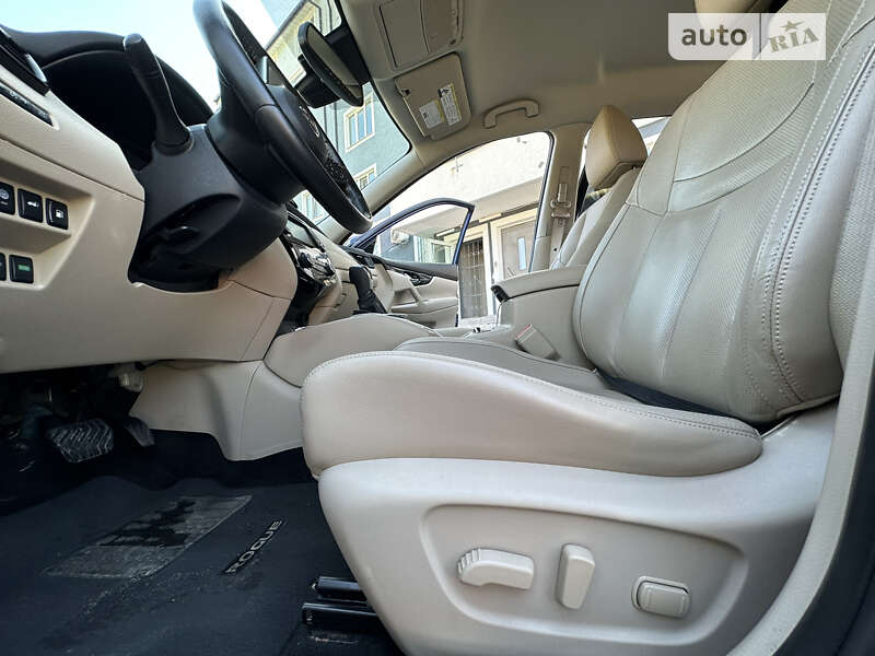 Внедорожник / Кроссовер Nissan Rogue 2017 в Ирпене