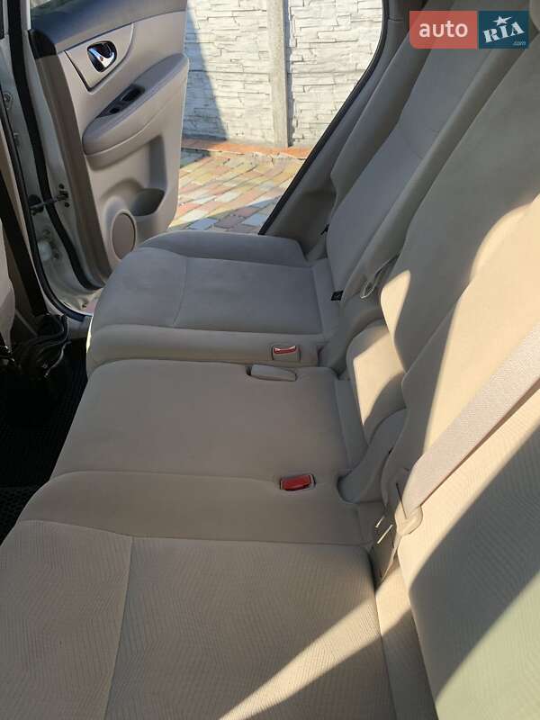 Позашляховик / Кросовер Nissan Rogue 2015 в Рокитному