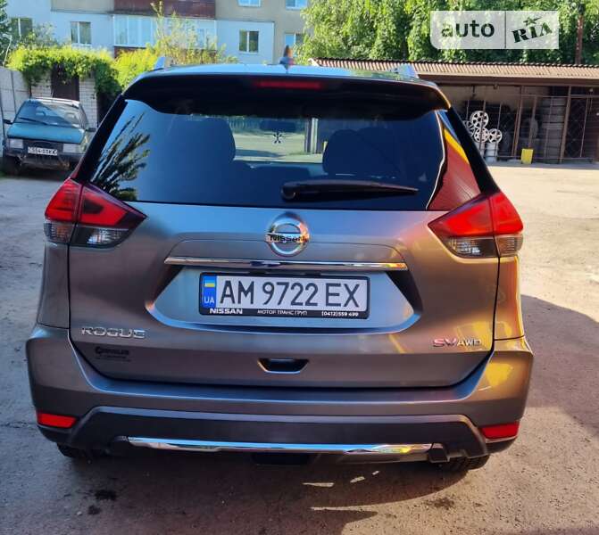 Позашляховик / Кросовер Nissan Rogue 2017 в Коростишеві