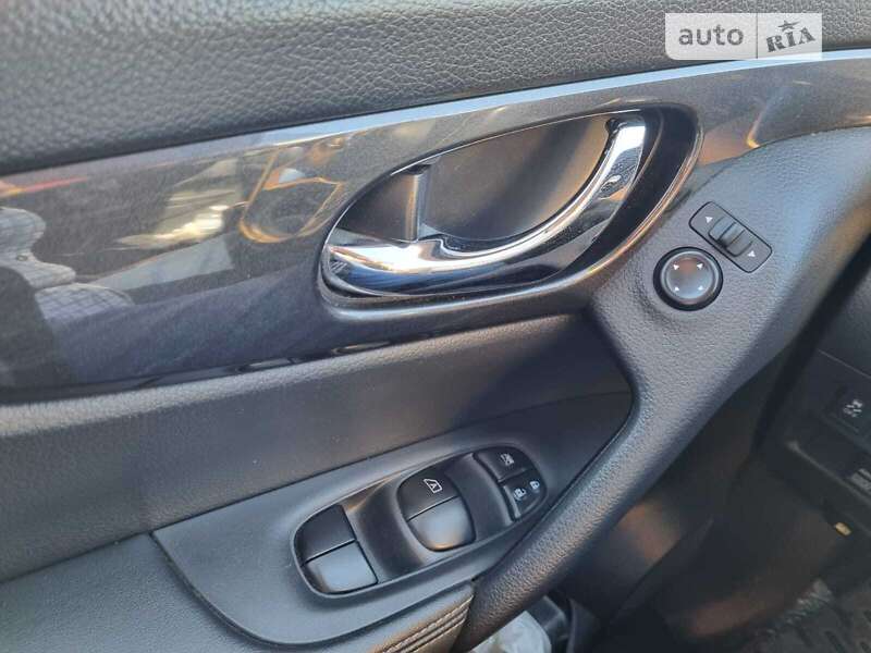 Позашляховик / Кросовер Nissan Rogue 2017 в Коростишеві