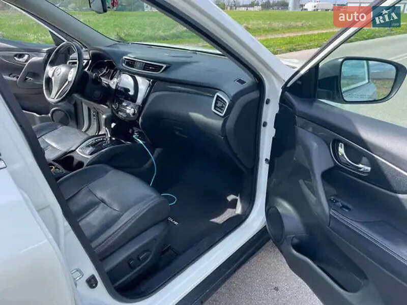 Внедорожник / Кроссовер Nissan Rogue 2016 в Киеве